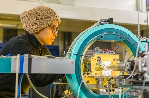 جمعية تساعد علماء الامارات للاستفادة من أفضل المختبرات العالمية