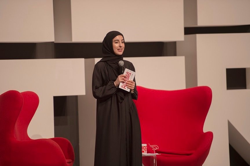 برنامج “100 موجه”  كتاب يختصر رحلة نجاح