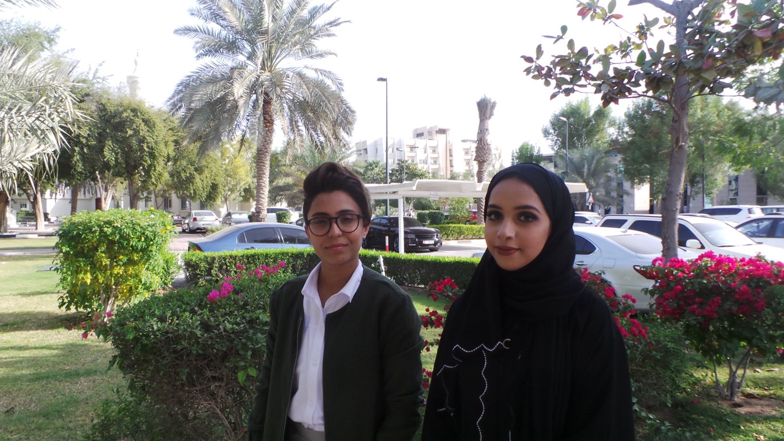 الطالبتان سارة المهري وهديل النهدي تنهيان برنامجاً دراسياً في الولايات المتحدة