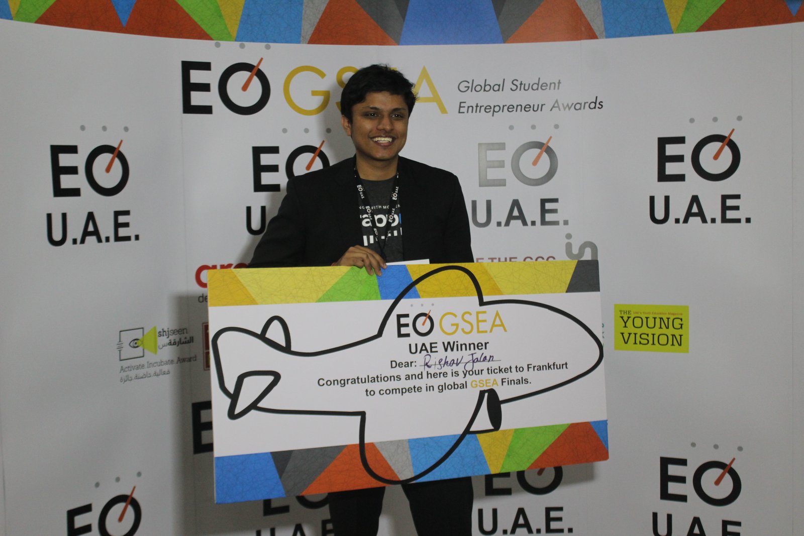 طالب يفوز بالنسخة الإماراتية من جائزة رواد الأعمال الدولية