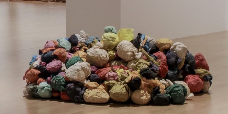 معرض لخمس فنانين في لبوظبي