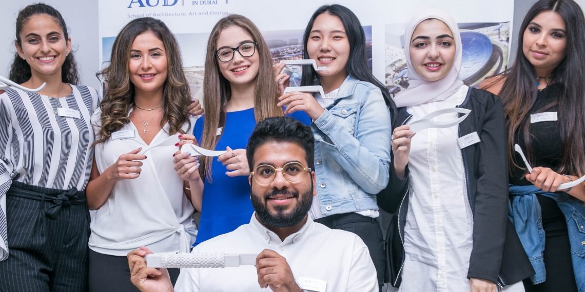 طلبة يصممون لاكسبو2020