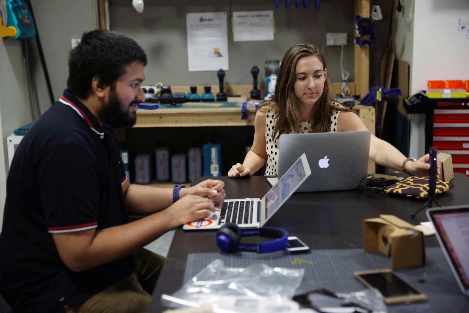 طلاب من جامعة نيويورك أبوظبي يقدمون 4 نماذج روبوت للشحن للاتحاد للطيران