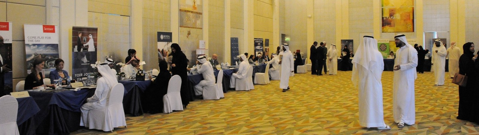 400 من شباب الامارات يتقدمون للعمل في السياحة