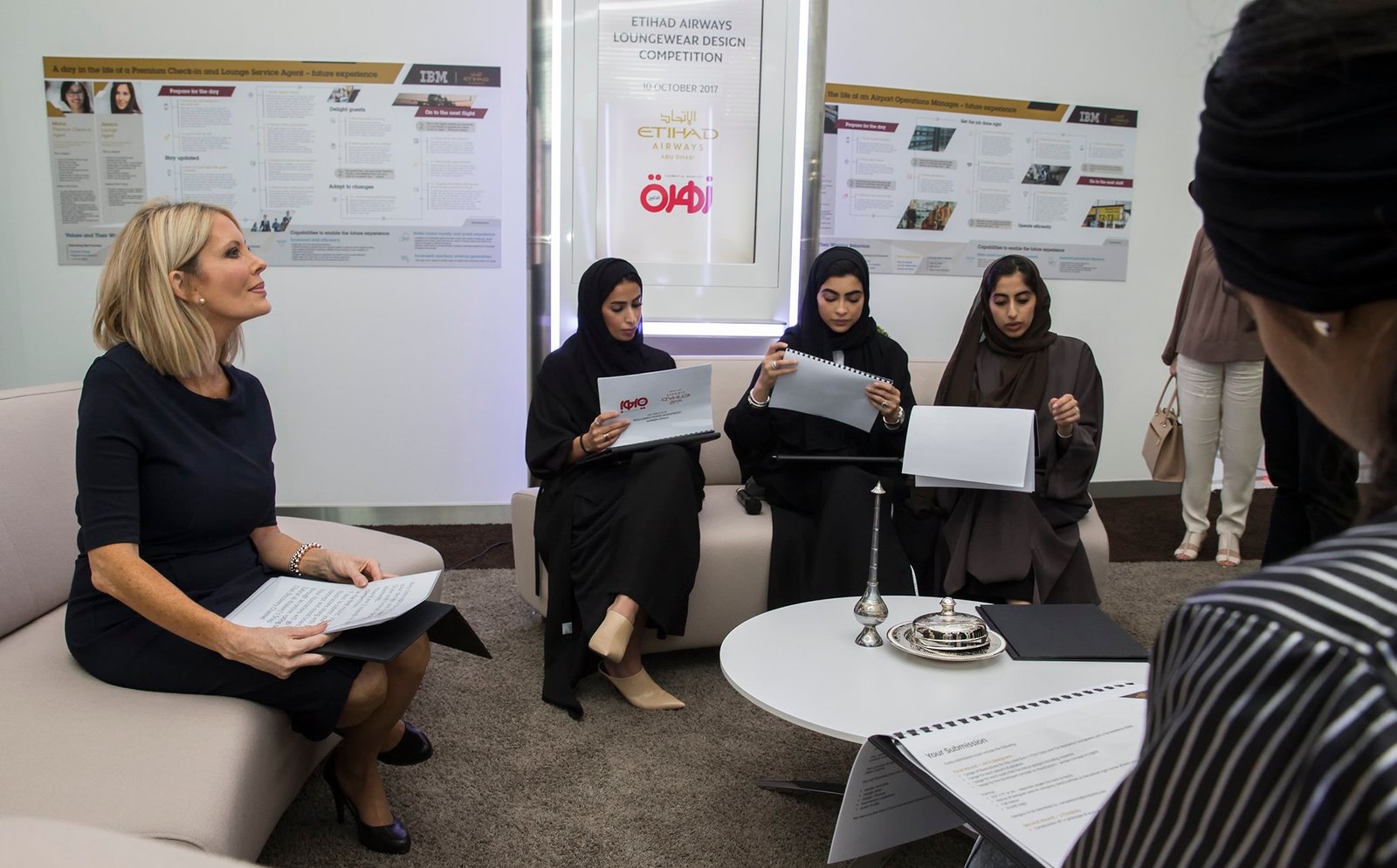 الاتحاد للطيران تُطلق مسابقة لتصميم أطقم نوم مع مصممات أزياء إماراتيات