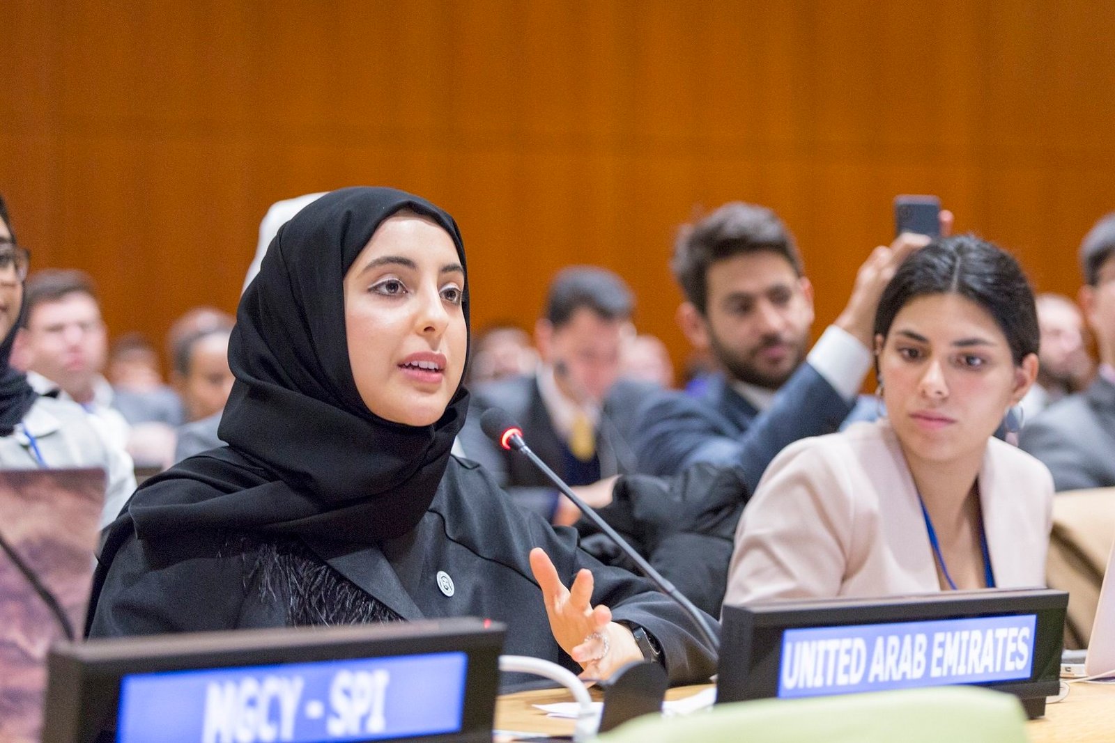 شما المزروعي تعرض دور الشباب الاماراتي في “منتدى الشباب 2030”