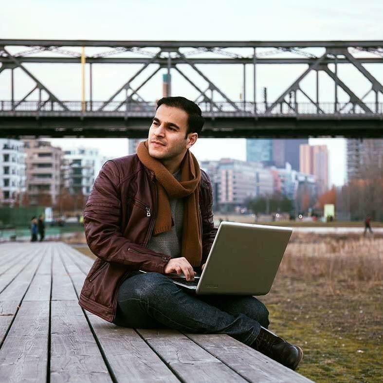 الألماني اليمني الذي يتابعه 7 ملايين متابع