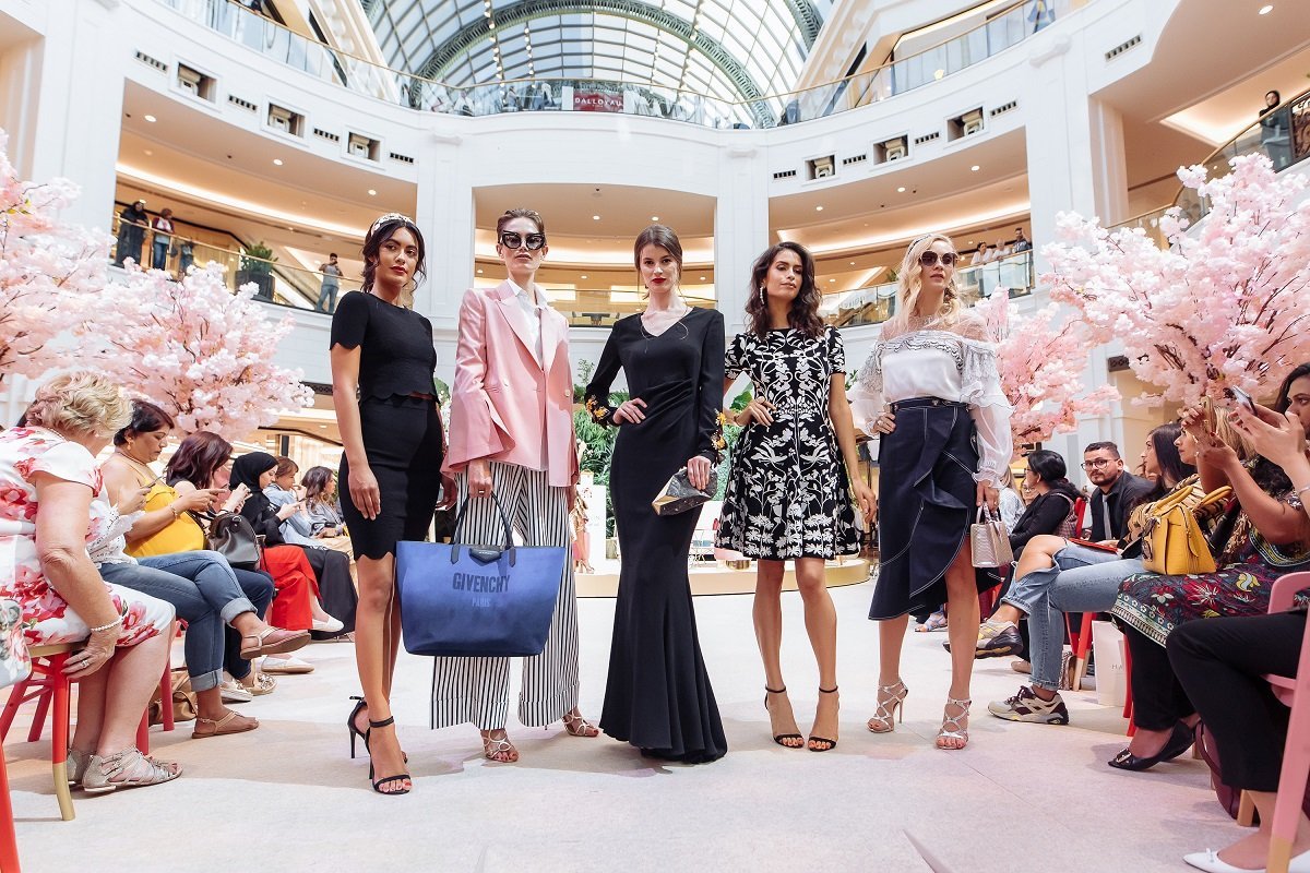 مؤثرات في ضيافة “فاشن لايف”