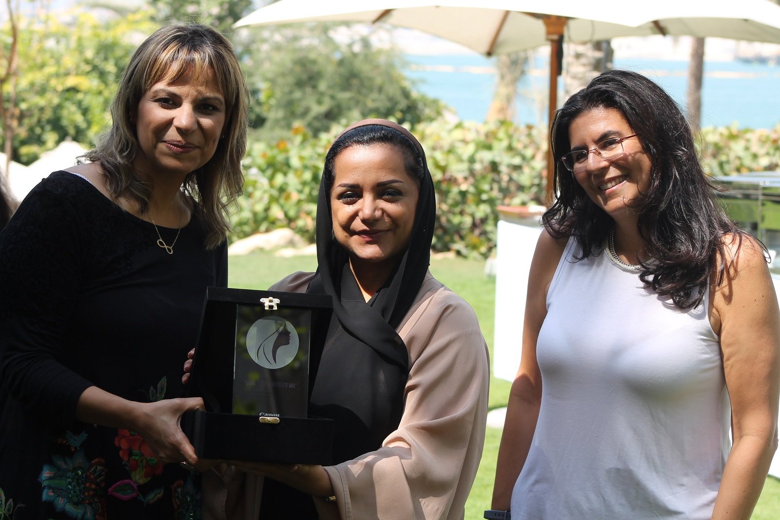 كانون تطلق “برنامج تدريب الشابات في قطاع الأعمال”