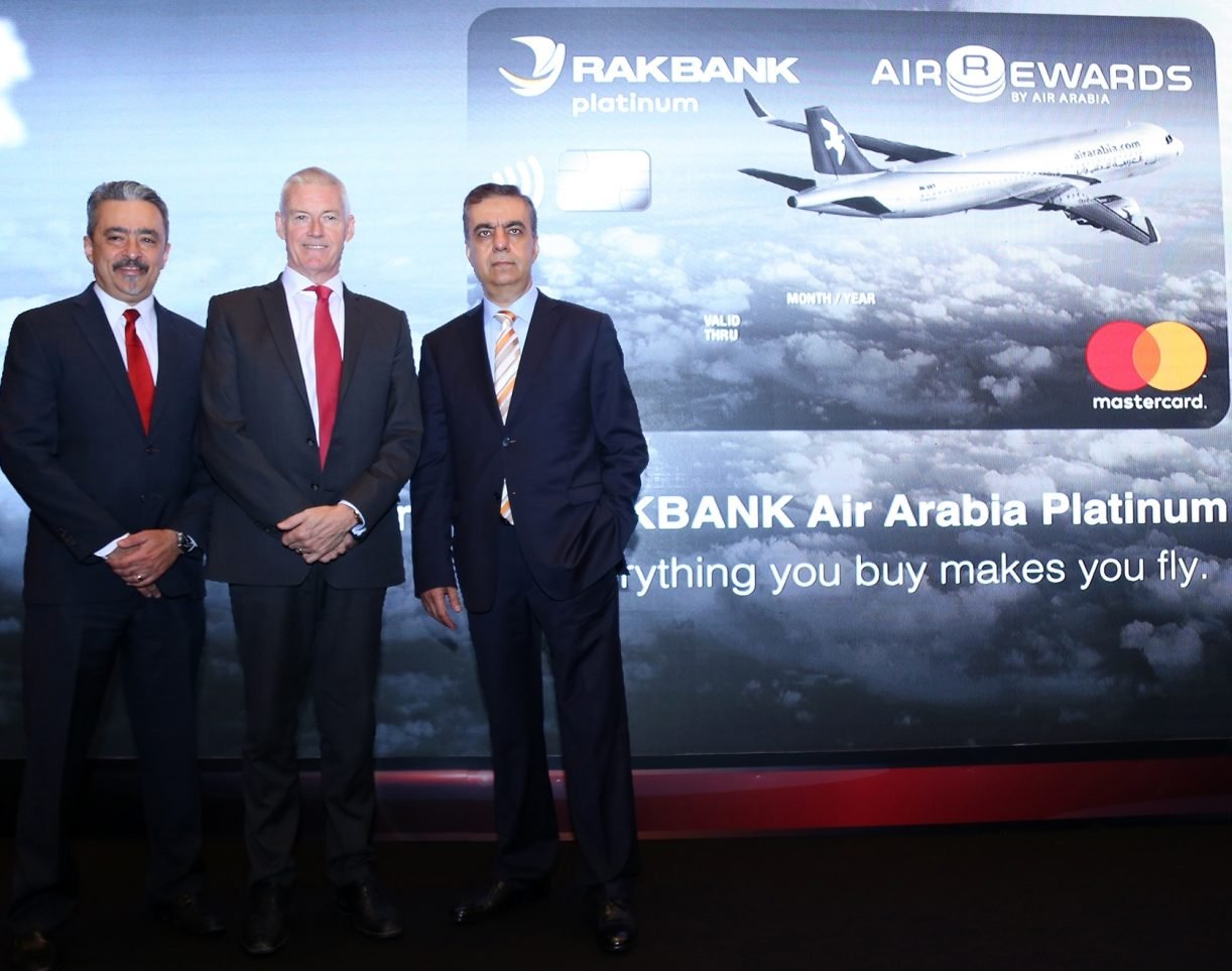 بنك رأس الخيمة الوطني والعربية للطيران يطلقان بطاقة ائتمان عالمية