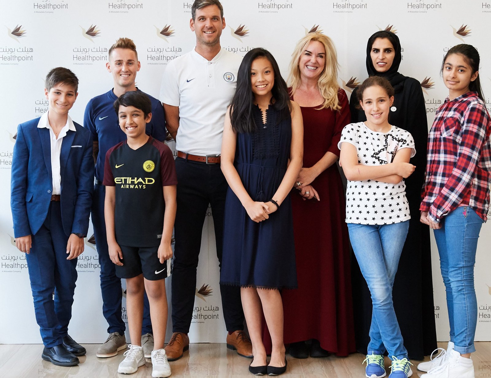 فوز 5من طلبة أبوظبي بفرصة مشاهدة نجوم كرة القدم في مانشستر