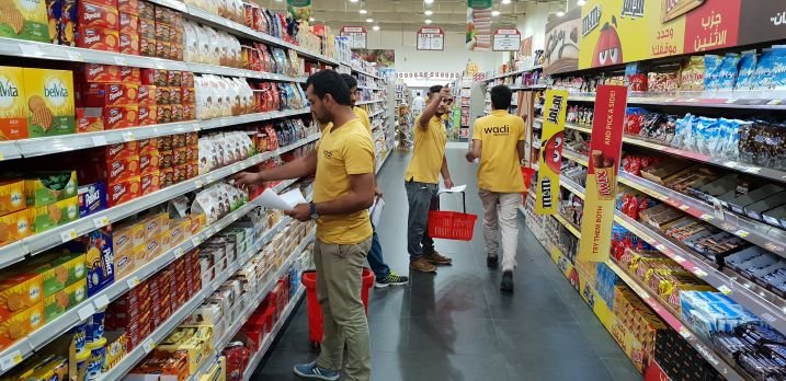 “بقالة وادي” تنافس الكبار