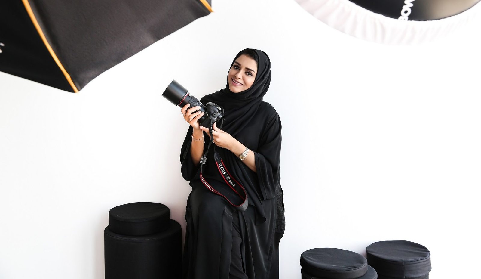 مدرسة جامعية اماراتية تطلق مشروعاً للتصوير