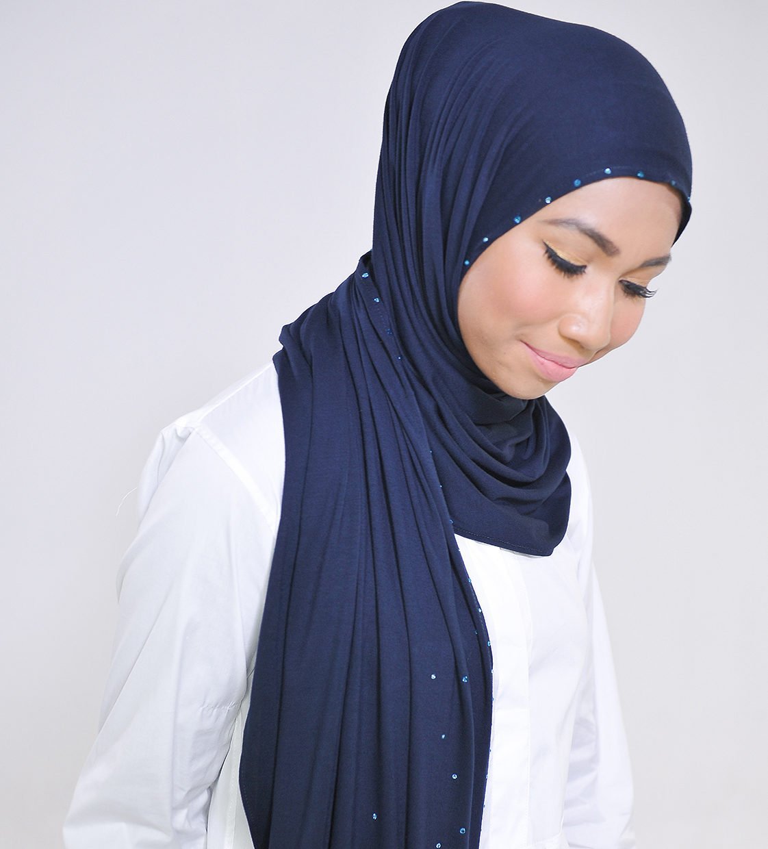 أوشحة للمرأة العصرية من “سكينة”