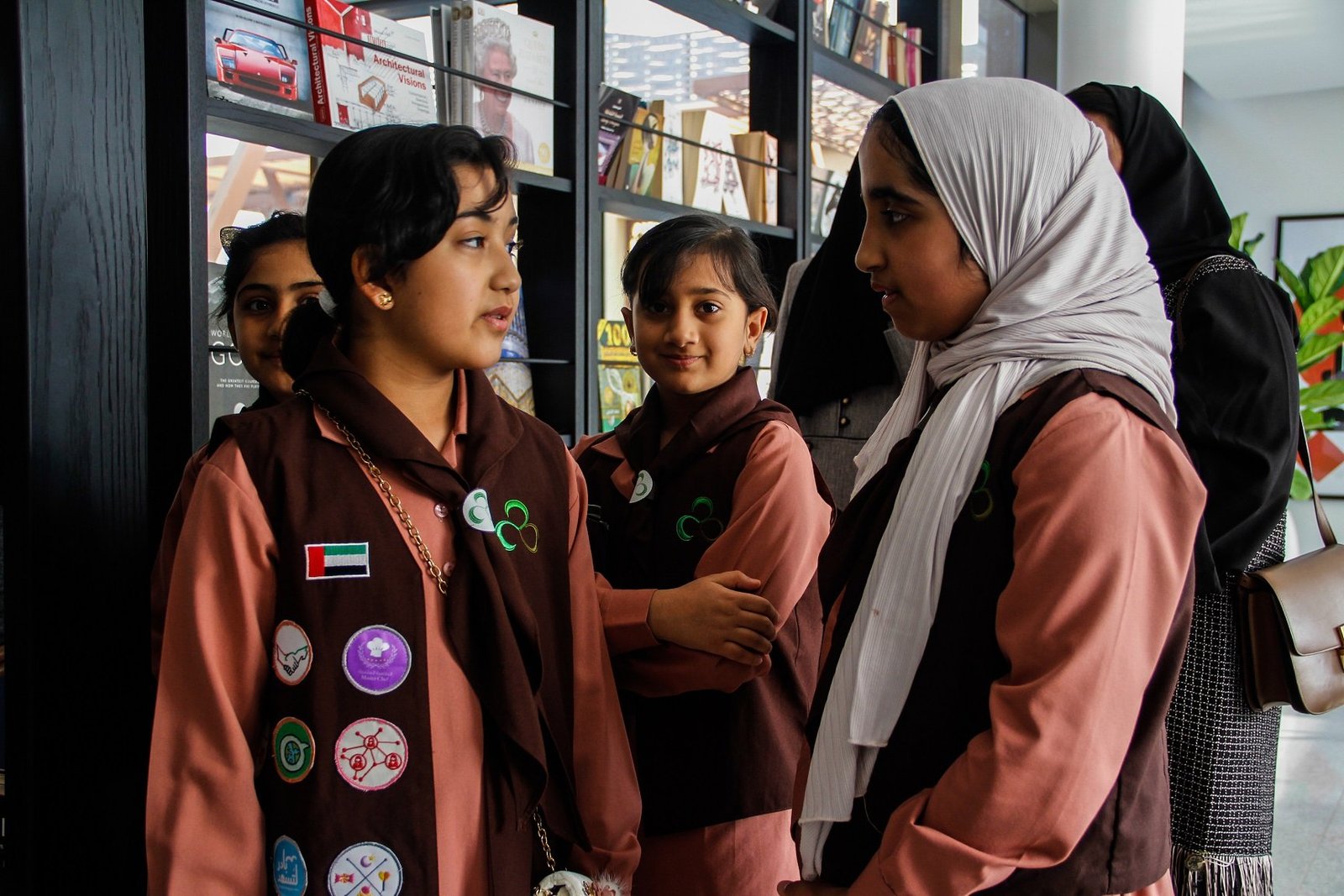 مقهى ثقافي في الامارات يوفر لزواره قائمة طعام بلغة برايل للمكفوفين