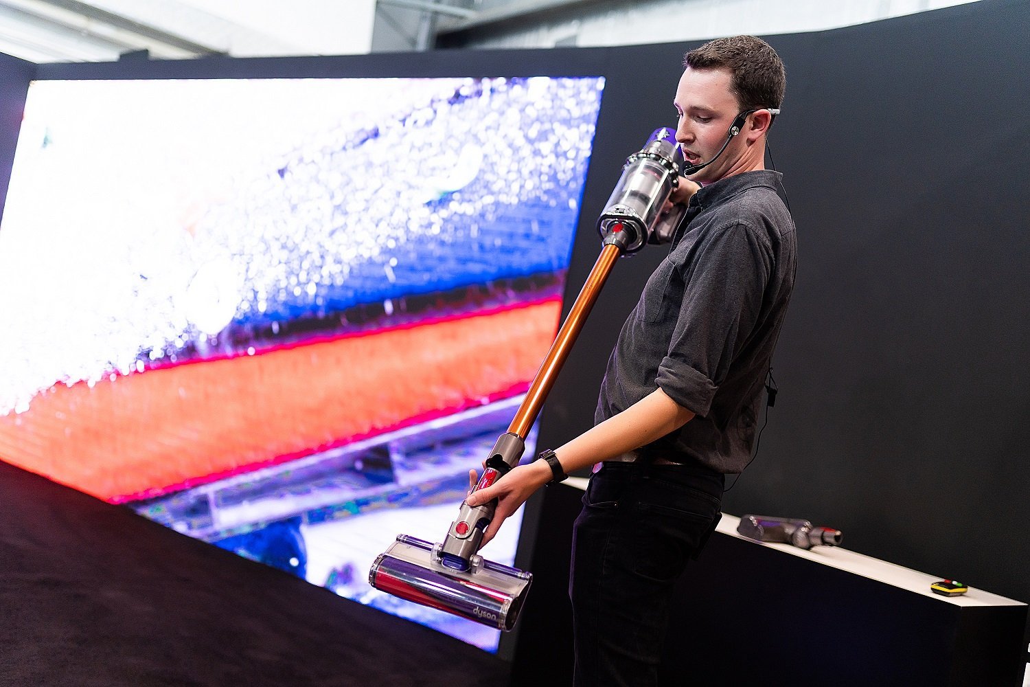 جديد دايسون V10تجمع التقنية مع النظافة والصحة