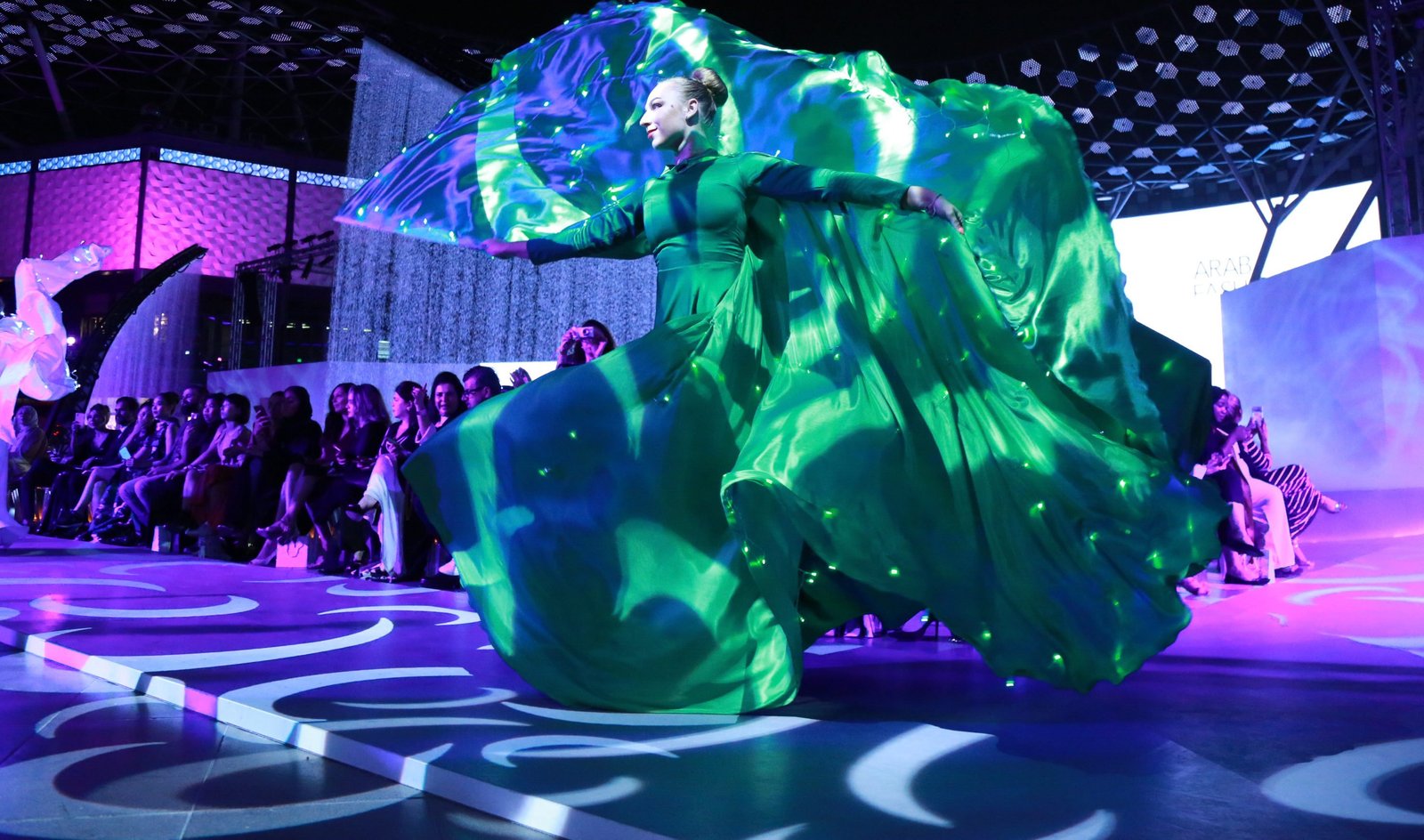 إطلاق “أيام دبي للموضة” لعرض أزياء لمواهب صينية وعربية نوفمبر القادم