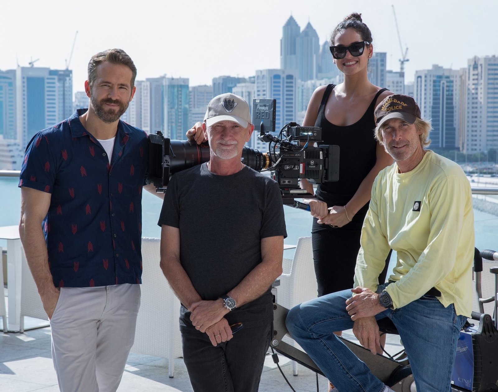 النجم رايان رينولدز في موقع تصوير فيلم ” Underground6″ بأبوظبي