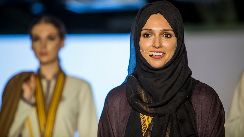 كيف فازت لطيفة القرق بجائزة تصمّم الزي الرسمي لفريق إكسبو 2020 دبي؟