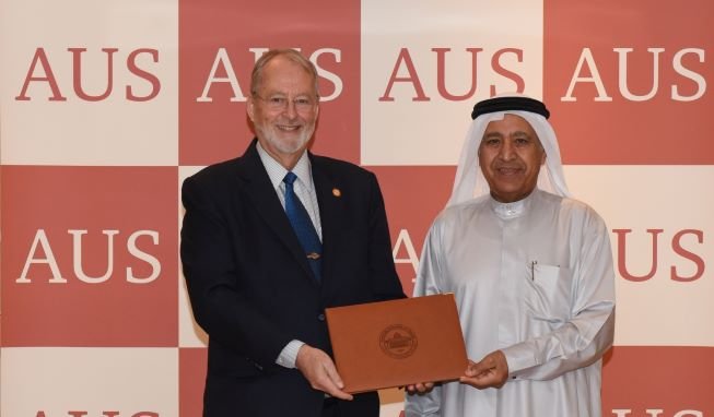 كلية آل مكتوم للدراسات العليا تقدم  1.5 مليون درهم كهبة مالية للطلبة الذين يواجهون تحديات مالية