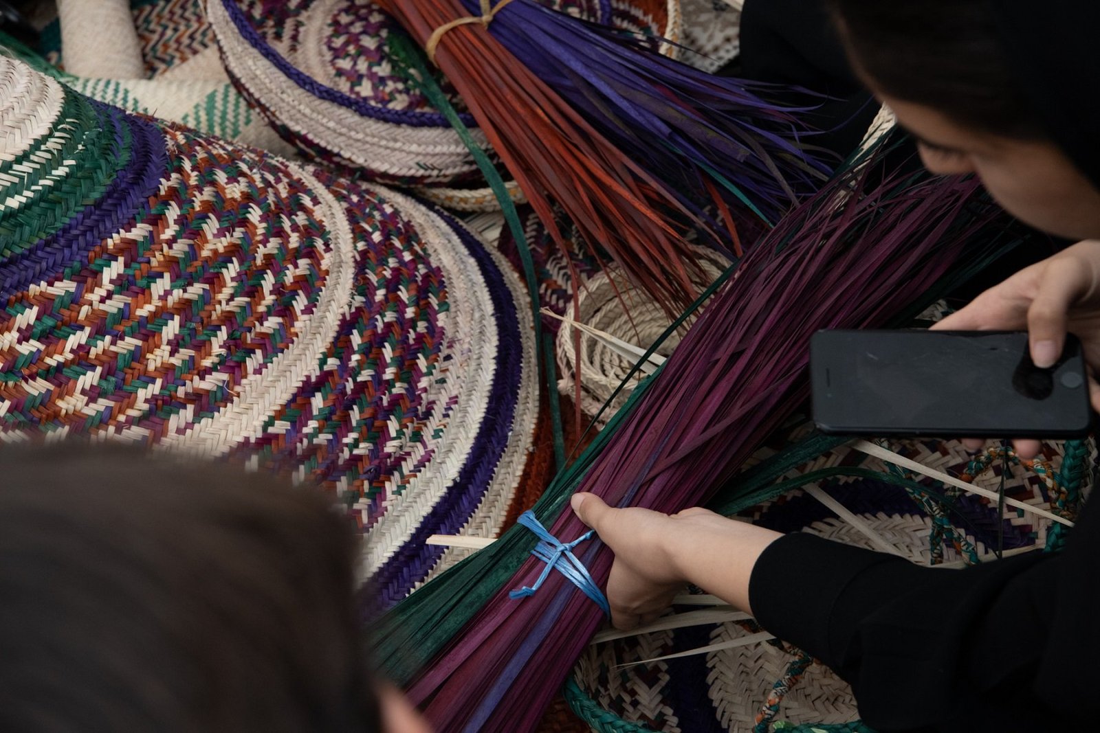 مشروع “حوار الحرف” يجمع 10 مصممين من الإمارات وإسبانيا وإيطاليا