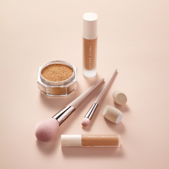 علامة Fenty Beauty من ريهانا  تُطلق مجموعة مستحضرات جديدة لجميع أنواع البشرة