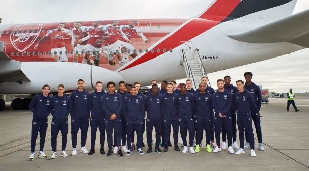 ارسنال يلعب مباراة ودية في دبي وشعاره يزين واحدة من اسطول طيران الامارات