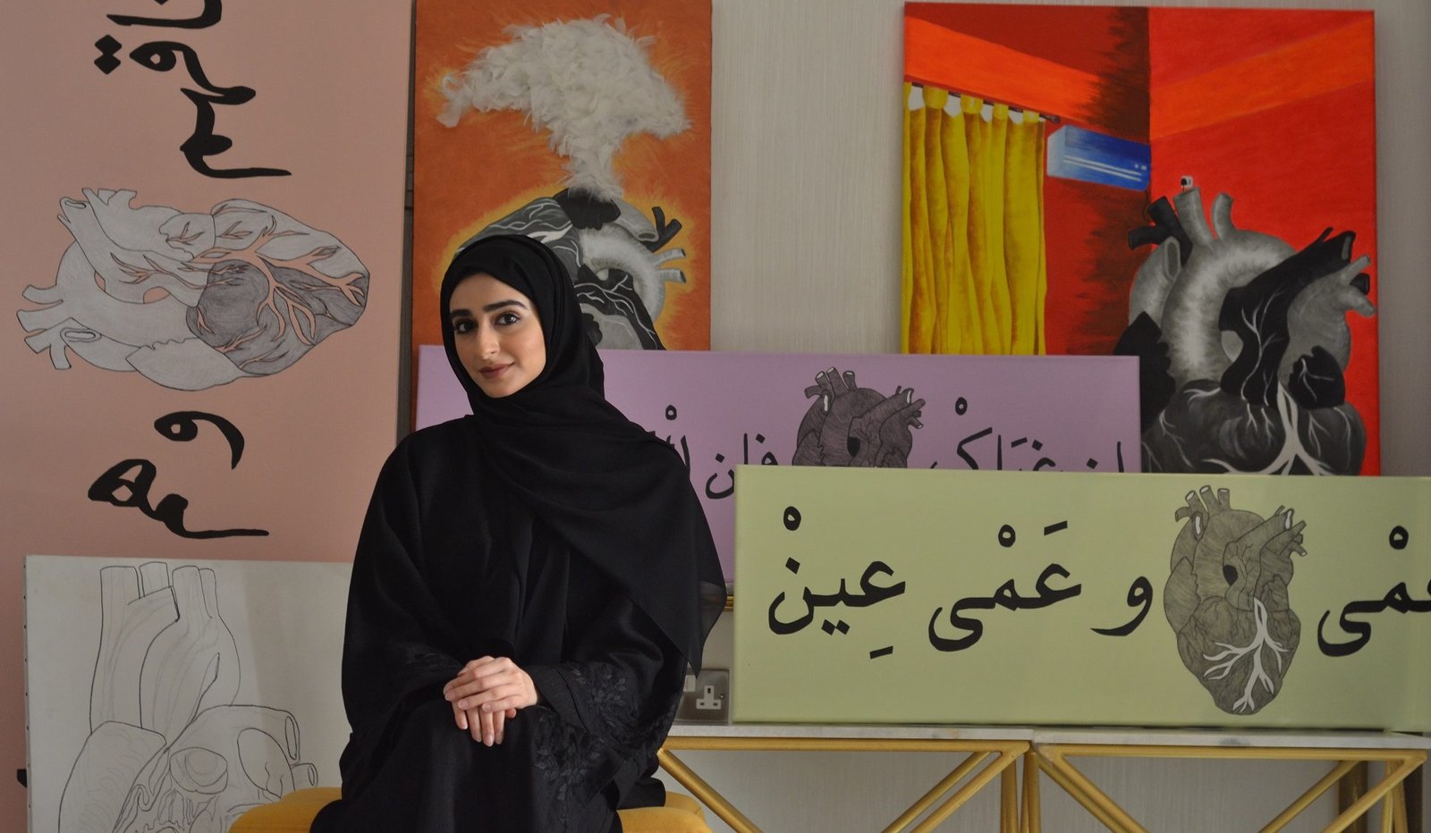 فنانون ناشئون يشاركون في معرض سكة الفني