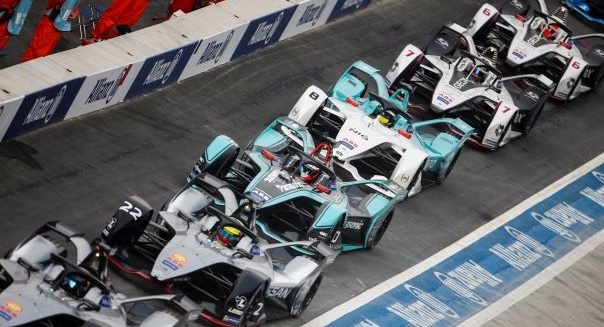 ميتش إيفانز وفريق باناسونيك جاكوار يتابعون تحقيق النقاط في سباق سانياباناس