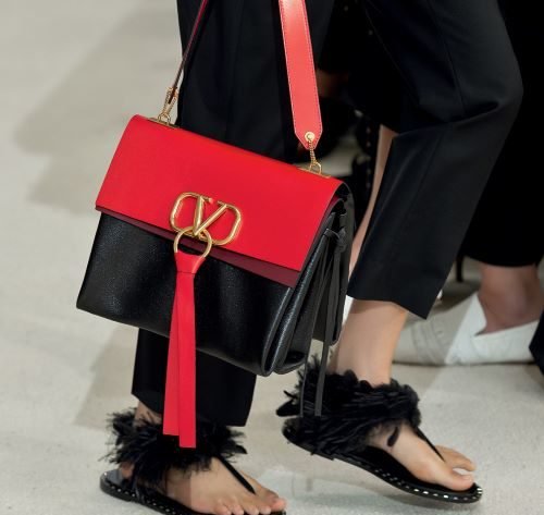 حقائب فالنتينو الجديدة كلاسيكية بحلة عصرية