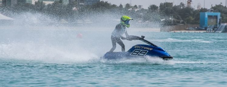 الفيكتوري تيم يشارك في الجولة الأخيرة من بطولة الإمارات للدراجات المائية بأبوظبي
