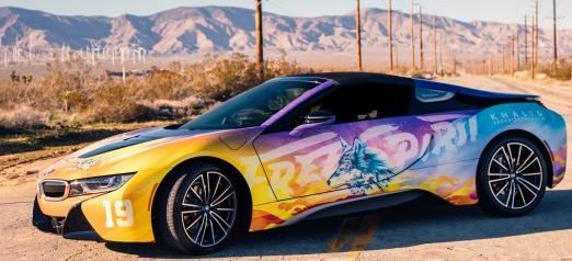 عرض سيارة BMW i  في مهرجان كوتشيلا للموسيقى والفنون بحضور المغني خالد