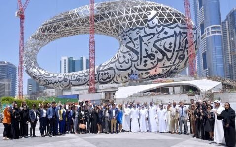 مذكرة تفاهم بين طيران الامارات و 3 فرق مشاركة في برنامج مسرعات دبي المستقبل