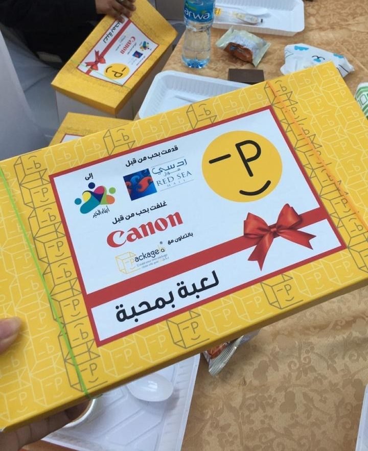 “بكجها” الشركة السعودية الناشئة تطبع صناديق هدايا وتقدمها هدايا لأيتام في السعودية
