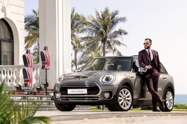 خدمة “الخياط الزائر” تخيط أزياء للرجال في منازلهم او مكاتبهم