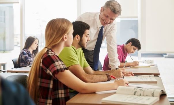 جامعة الإمارات للطيران تنال اعتماد الجمعية الملكية للطيران