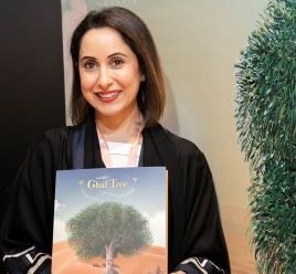 سيدة أعمال إماراتية تحول شجر الغاف إلى قصص