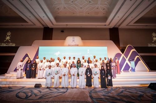 عُمان تؤهل ألف من العقول الشابة للثورة الصناعية الرابعة