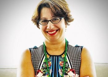 سناء عودة منظمة ومؤسسة ومديرة مسابقة الهاكاثون