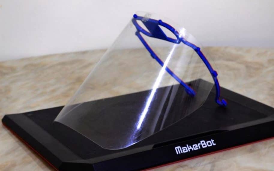 جامعة أبوظبي تصنع واقي وجه