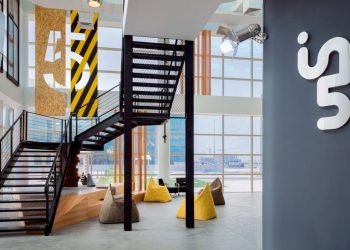 تصنيع أقنعة وجهة في حاضنةin5