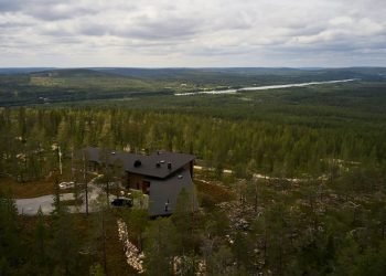 فندق خشبي فخم وسط السهوب