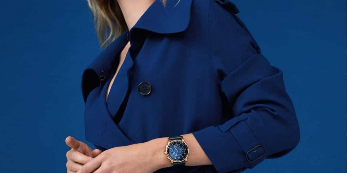 ساعة "كود 11.59 باي أوديمار بيغه" بالأزرق العميق