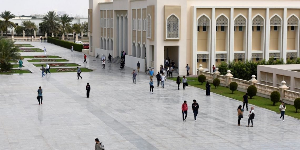 الجامعة تجمع أم وابنتها