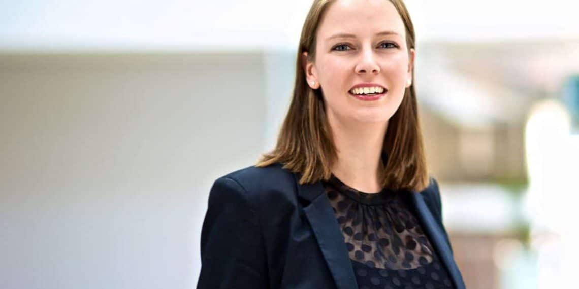 كارولين بيرنز