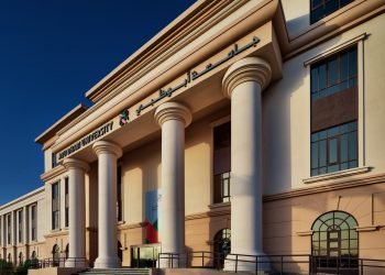 جوائز لطلبة جامعة أبوظبي