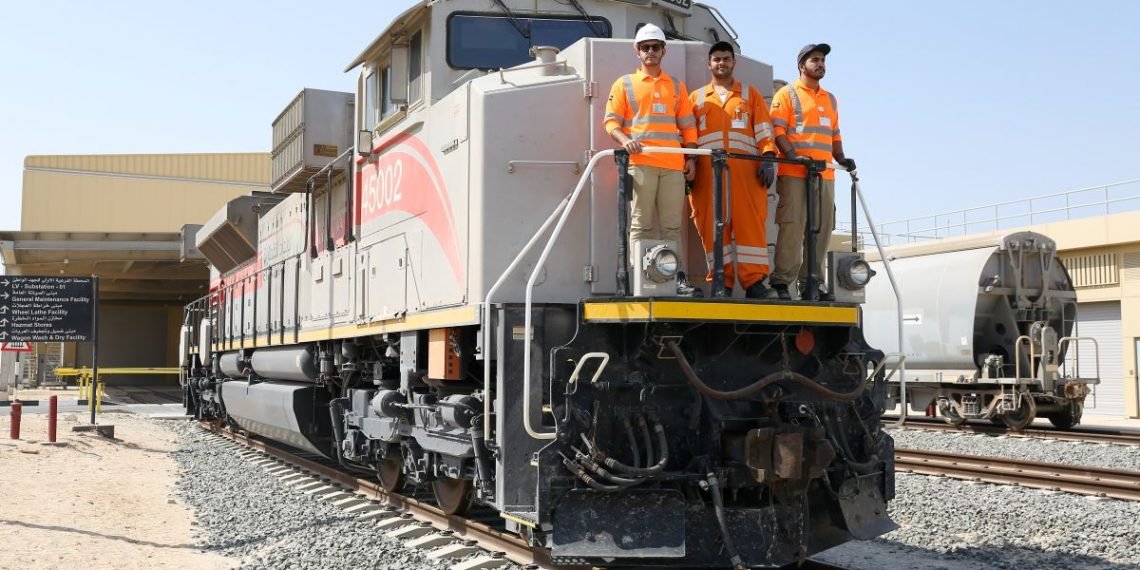 10 طلبة اماراتيين على الاتحاد للقطارات