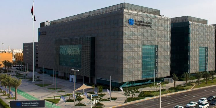 جامعة خليفة