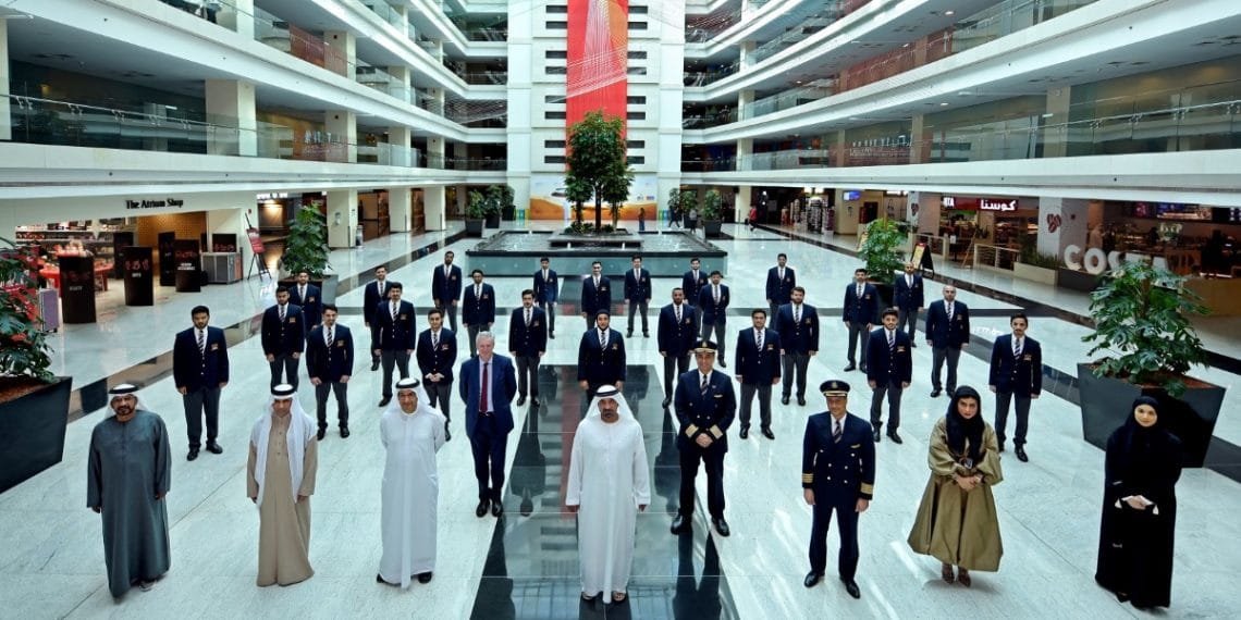 25 طياراً اماراتياً جديداً يتسلمون شهادات التخرج