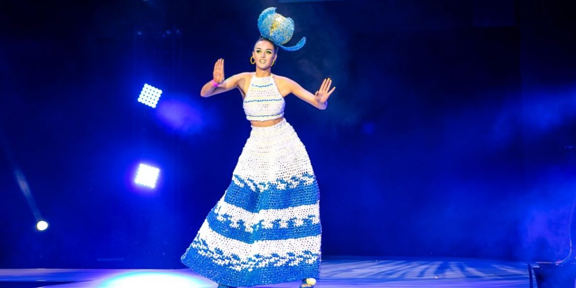 أزياء منصة جانك كوتور- Junk Kouture